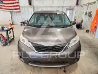 2014 Toyota SIENNA фото