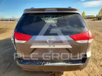 2014 Toyota SIENNA photo