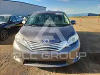 2014 Toyota SIENNA photo