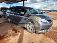 2014 Toyota SIENNA photo