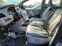 2014 Toyota SIENNA photo