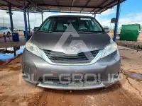 2014 Toyota SIENNA photo