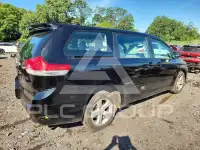 2014 Toyota SIENNA photo