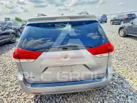 2014 Toyota SIENNA photo