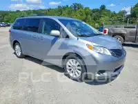 2014 Toyota SIENNA photo
