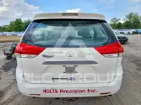 2014 Toyota SIENNA photo