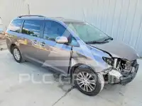 2014 Toyota SIENNA photo