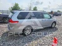 2014 Toyota SIENNA photo