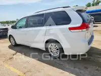 2014 Toyota SIENNA photo