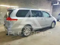 2014 Toyota SIENNA photo