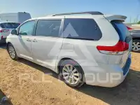 2014 Toyota SIENNA photo