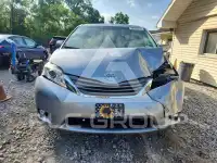 2014 Toyota SIENNA photo