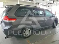 2014 Toyota SIENNA photo