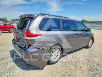 2014 Toyota SIENNA photo