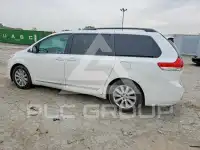 2014 Toyota SIENNA photo