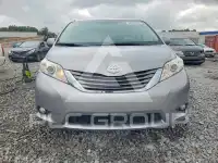 2014 Toyota SIENNA photo