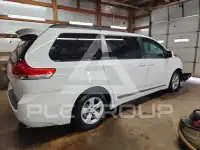 2014 Toyota SIENNA photo