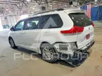 2014 Toyota SIENNA photo
