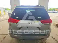 2014 Toyota SIENNA photo