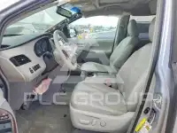 2014 Toyota SIENNA photo