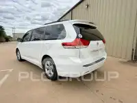 2014 Toyota SIENNA photo