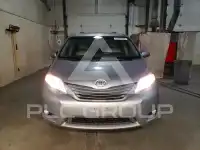 2014 Toyota SIENNA фото
