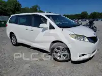 2014 Toyota SIENNA photo
