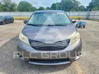 2014 Toyota SIENNA photo