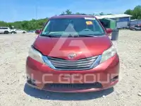 2014 Toyota SIENNA photo