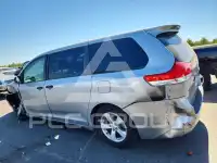 2014 Toyota SIENNA фото