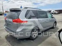 2014 Toyota SIENNA photo