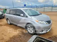 2014 Toyota SIENNA photo