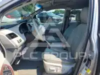 2014 Toyota SIENNA photo