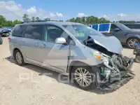 2014 Toyota SIENNA photo