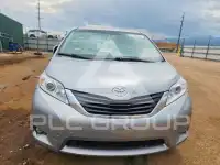 2014 Toyota SIENNA photo