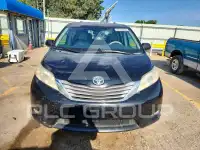 2014 Toyota SIENNA photo