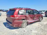 2014 Toyota SIENNA photo