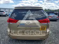 2014 Toyota SIENNA photo