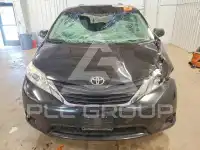 2014 Toyota SIENNA photo