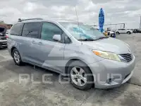 2014 Toyota SIENNA photo