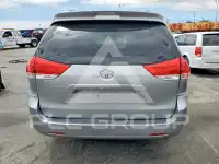 2014 Toyota SIENNA photo