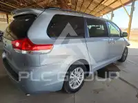 2014 Toyota SIENNA photo