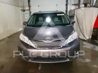 2014 Toyota SIENNA photo