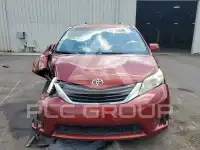 2014 Toyota SIENNA photo