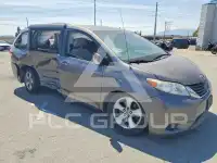 2014 Toyota SIENNA photo