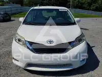 2014 Toyota SIENNA photo