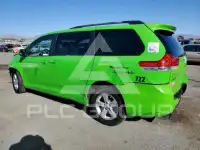 2014 Toyota SIENNA photo