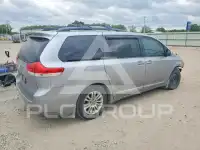 2014 Toyota SIENNA photo