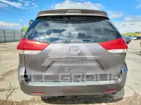 2014 Toyota SIENNA photo