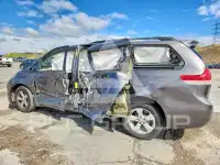 2014 Toyota SIENNA photo